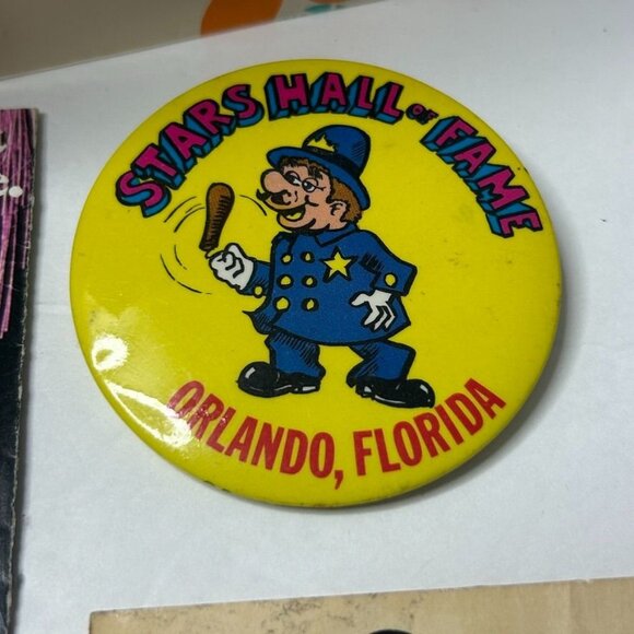 Vintage Walt DisneyWorld Memorabilia Patch Keychain HallofFame Pin Brochure Bag - Picture 5 of 7
